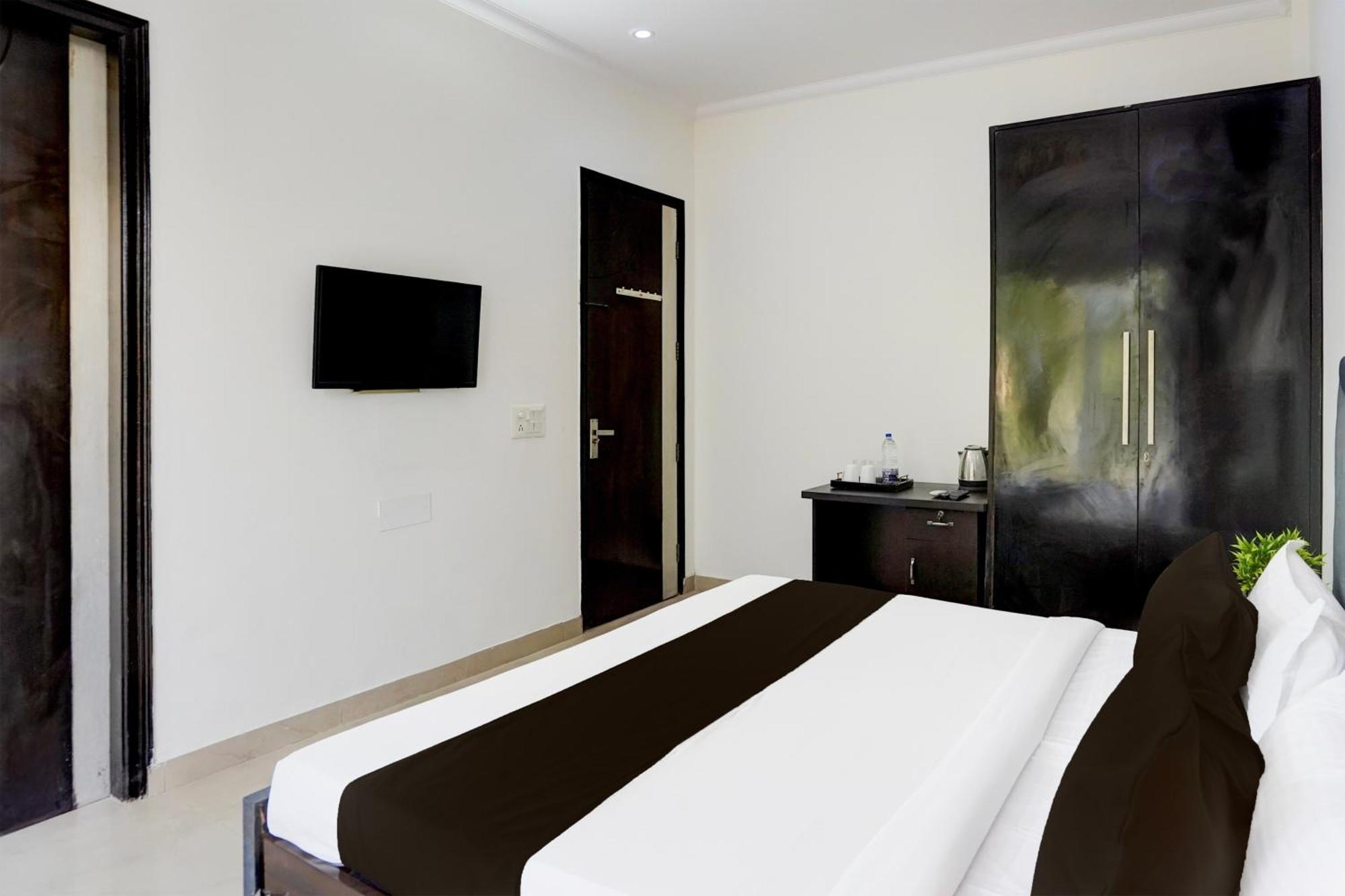Super Townhouse Sector 53 Golf Course Road Apartment Gurgaon Bagian luar foto