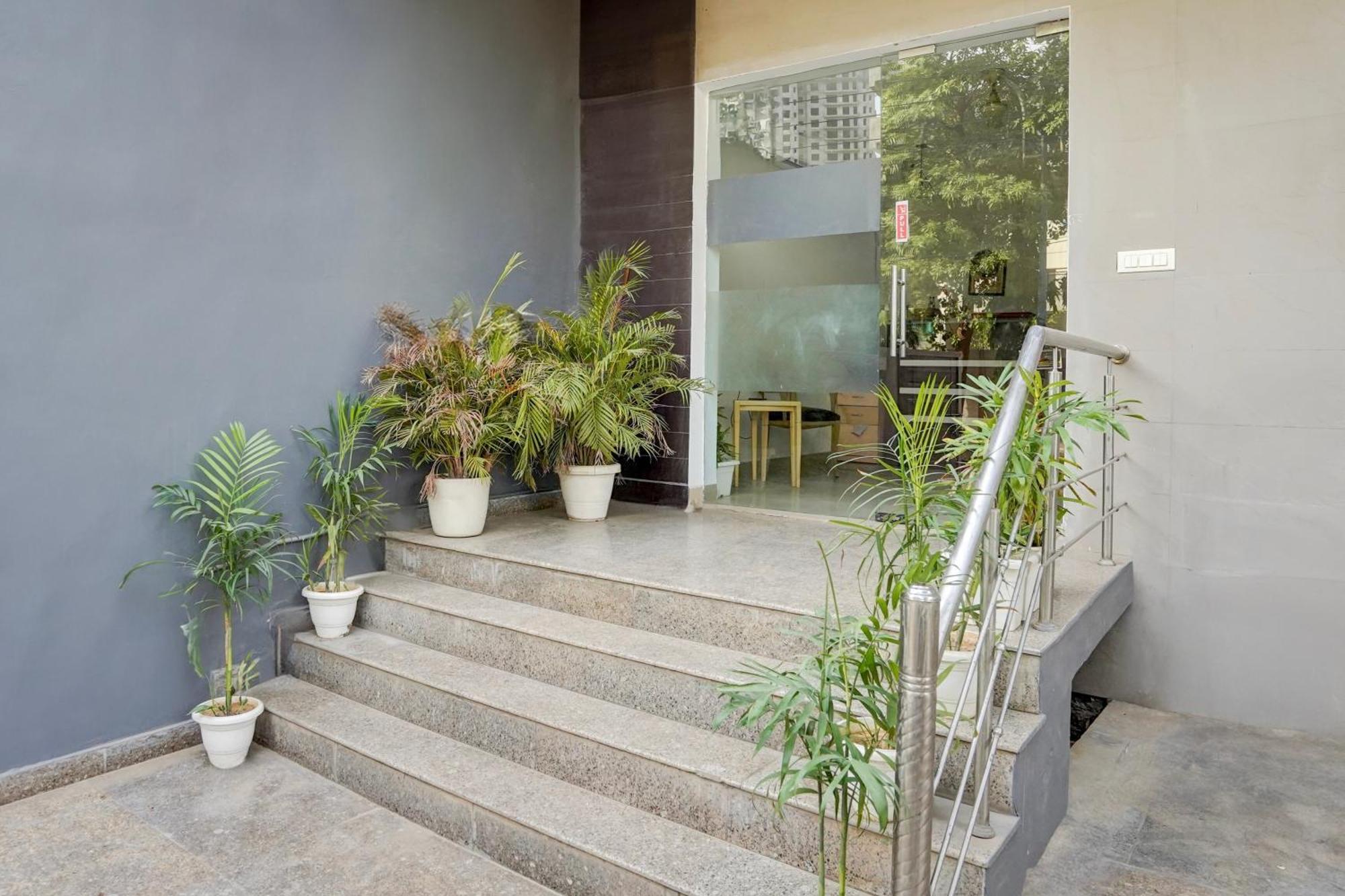 Super Townhouse Sector 53 Golf Course Road Apartment Gurgaon Bagian luar foto