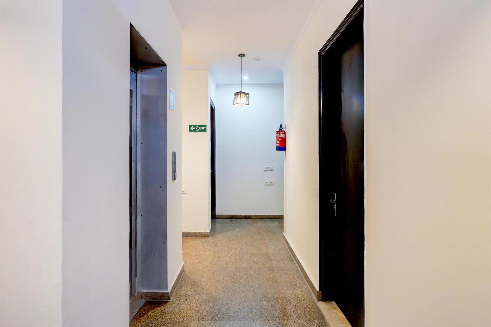 Super Townhouse Sector 53 Golf Course Road Apartment Gurgaon Bagian luar foto