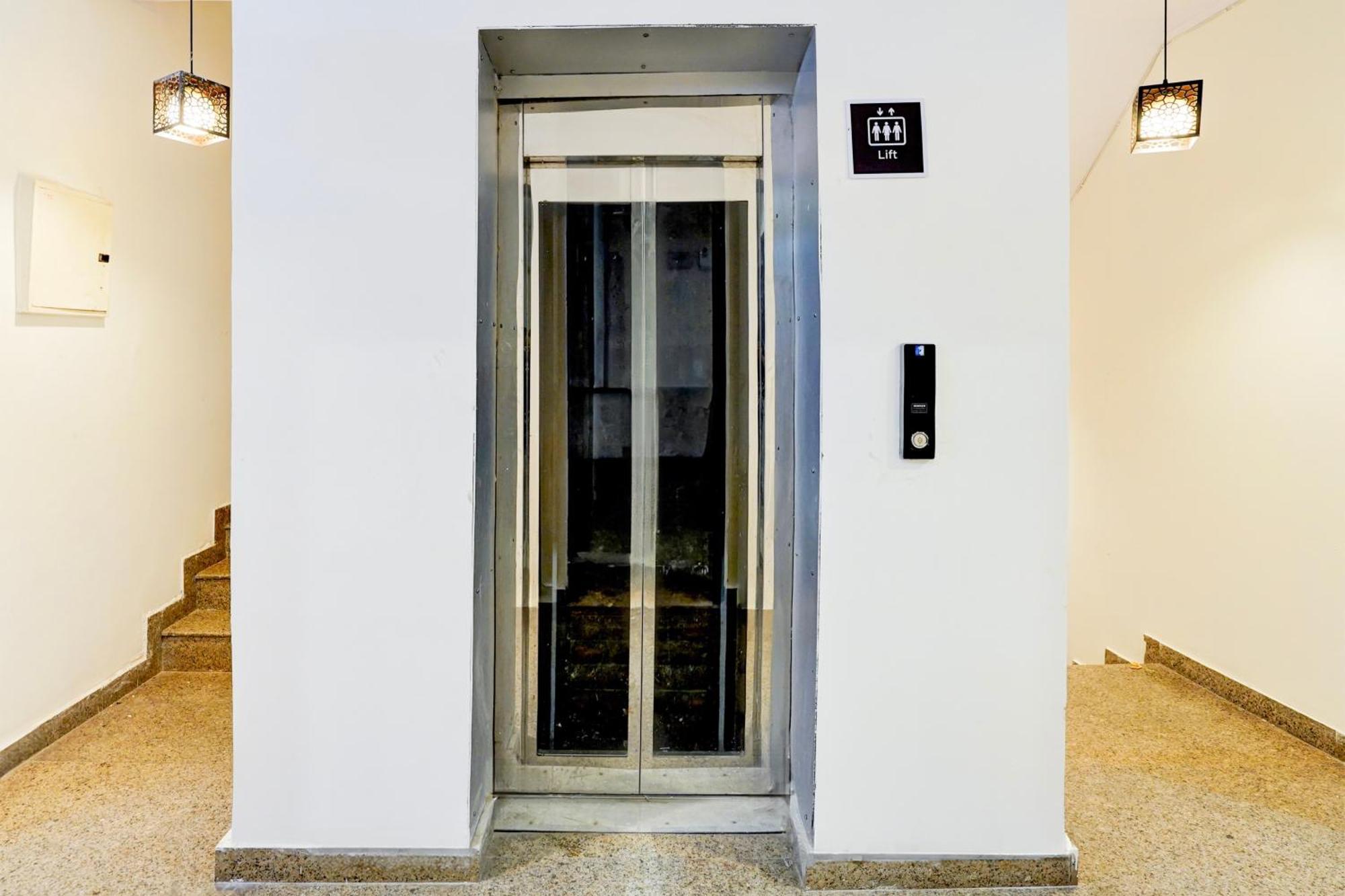 Super Townhouse Sector 53 Golf Course Road Apartment Gurgaon Bagian luar foto