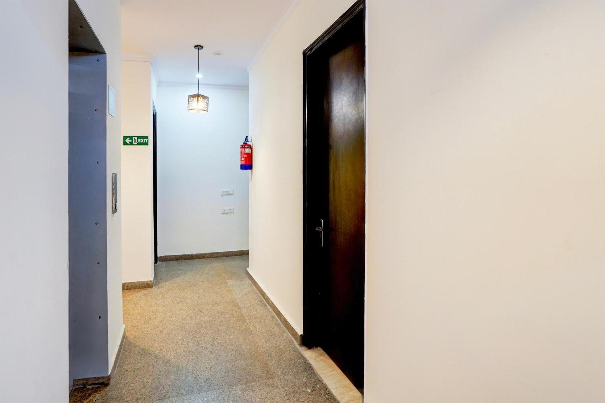 Super Townhouse Sector 53 Golf Course Road Apartment Gurgaon Bagian luar foto